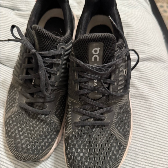 On Running Black Sneakers Women’s 9.5 - Picture 1 of 2